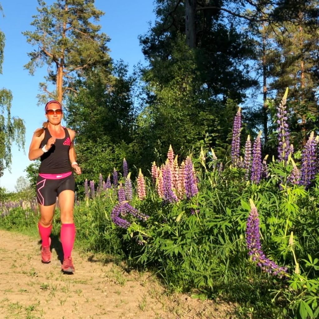 löpning bland lupiner