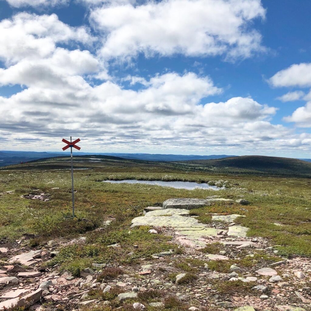 Stensjön, Hemfjällstangen och Mellanfjällsstugan runt