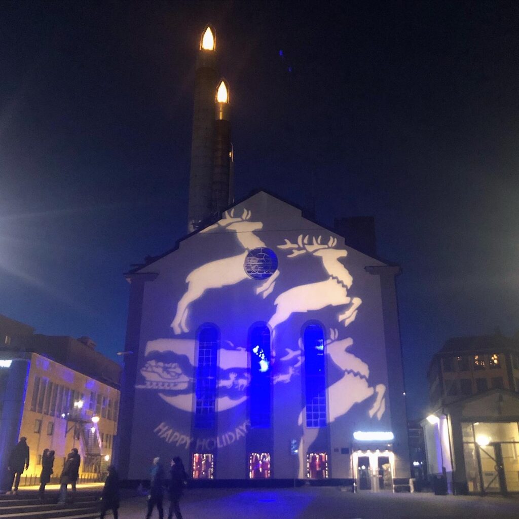 Värmekyrkan med adventsljusstake