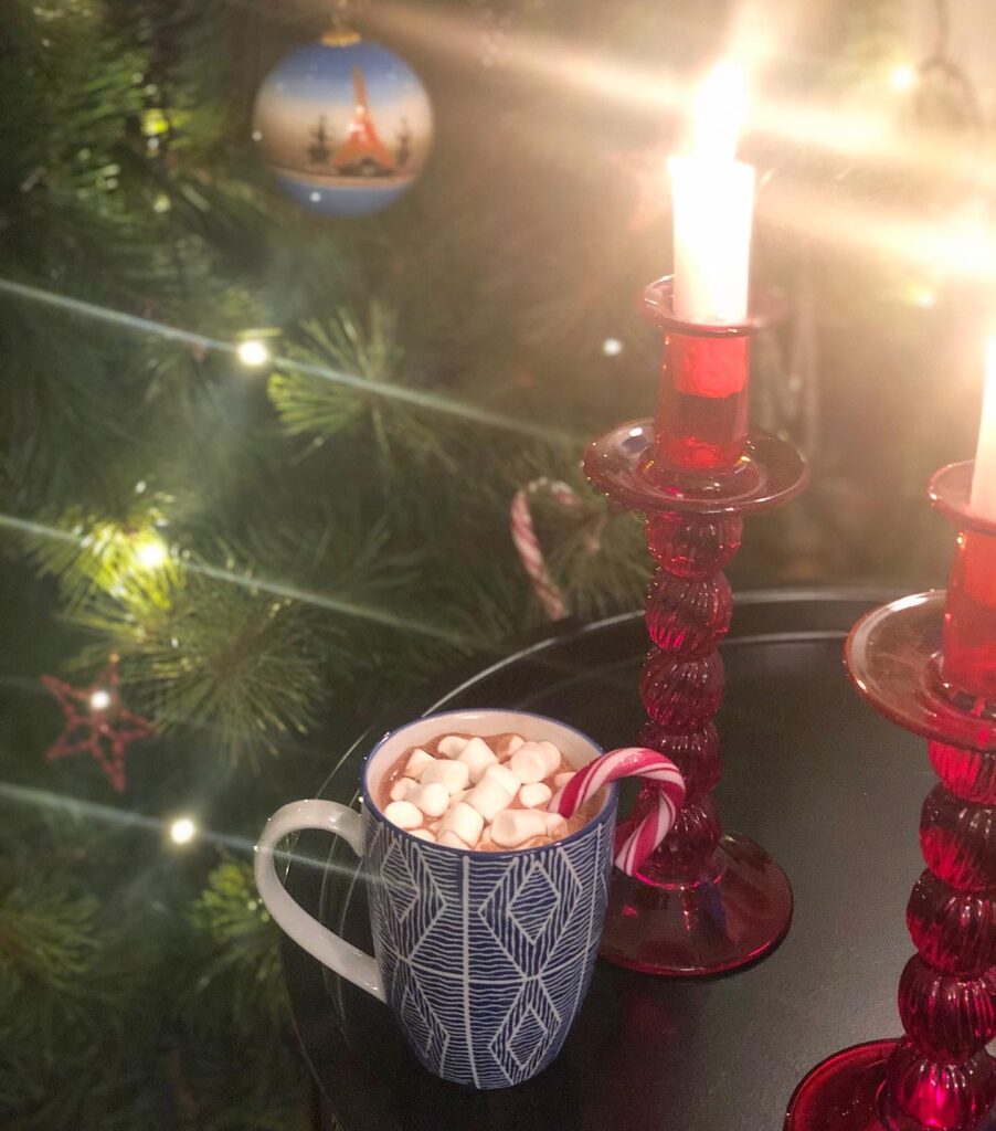 Varm choklad med polkakäpp