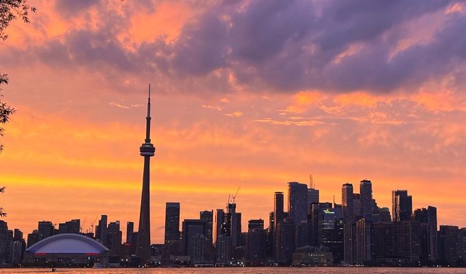 Toronto skyline i mörker