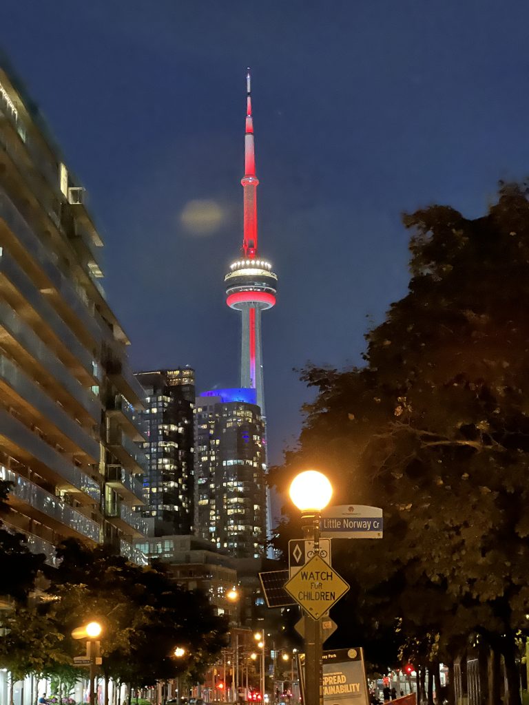 CN Tower i mörker