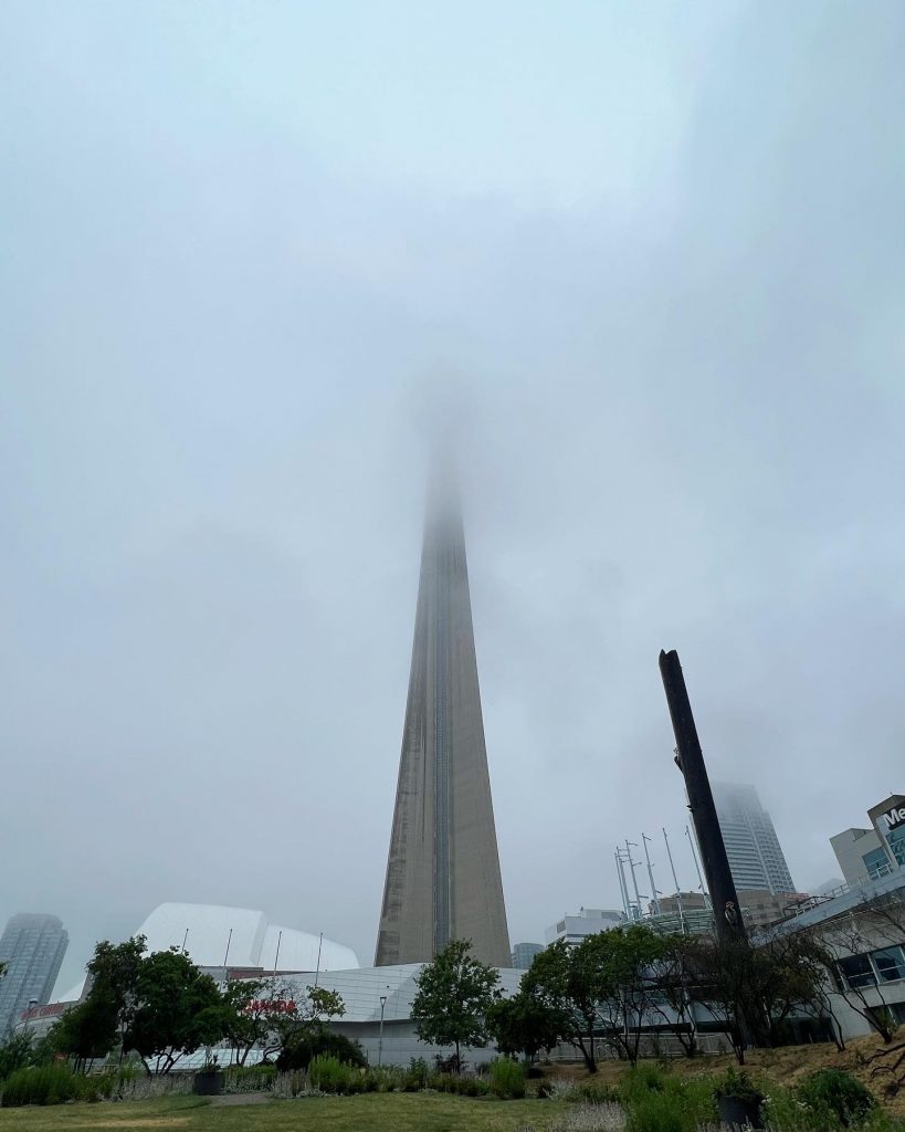 CN Tower i dimma