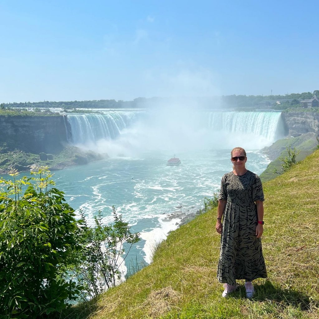 Vickan vid Niagarafallen