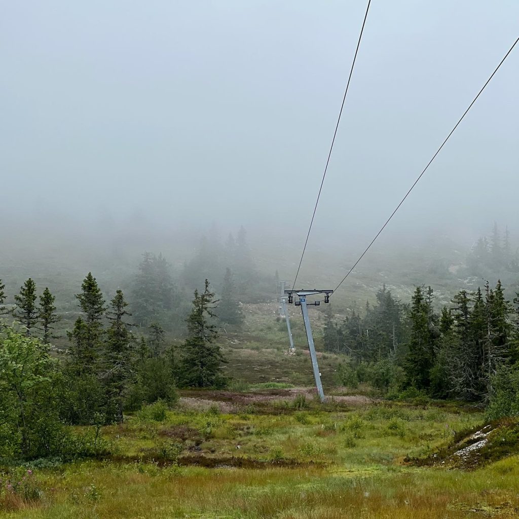 Trysilfjellet bakom dimman