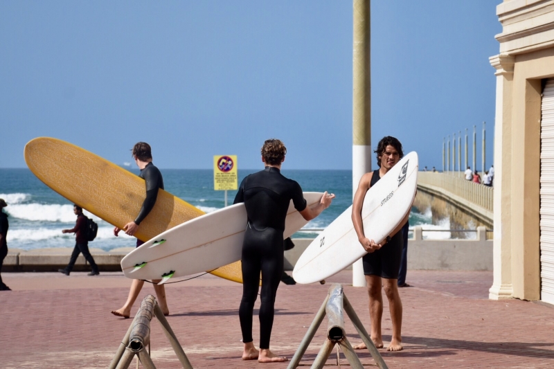 Fil-000-19 - Surfing.