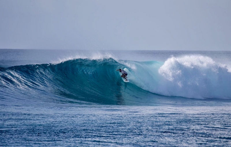 Fil-000-21 - Surfing.