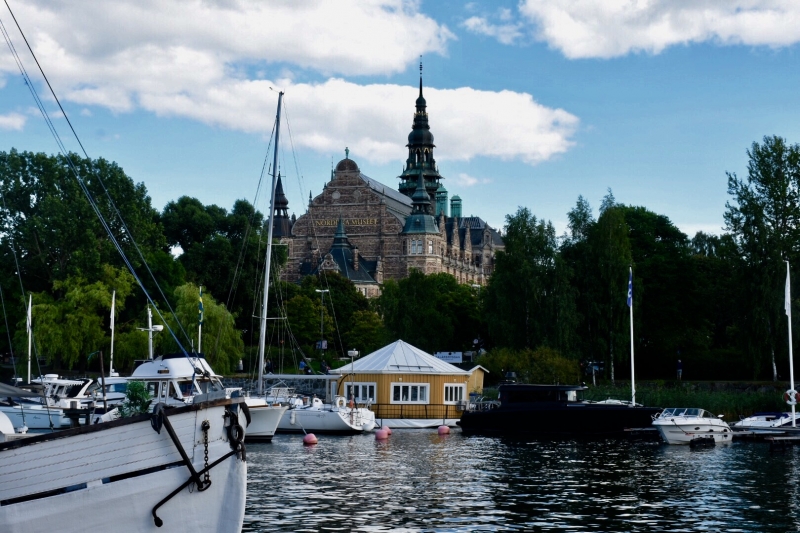 Fil-000-4 - Sakta jag går genom stan.