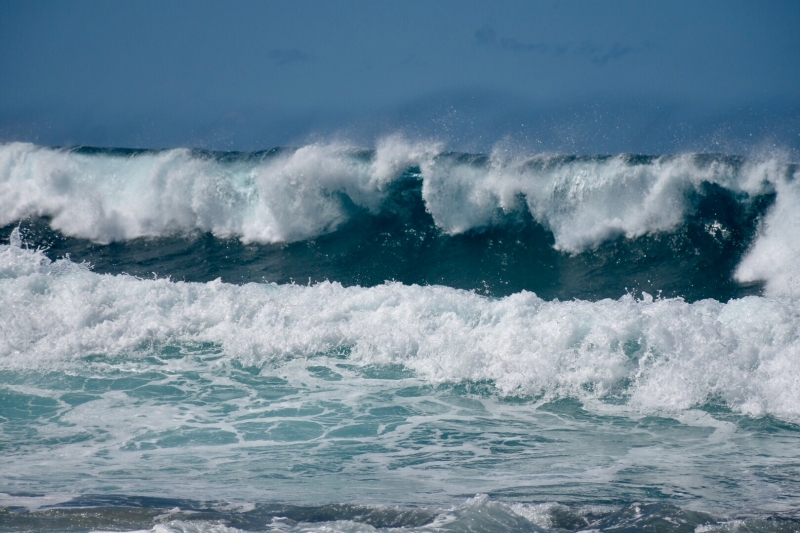 Fil-002-11 - Surfing.