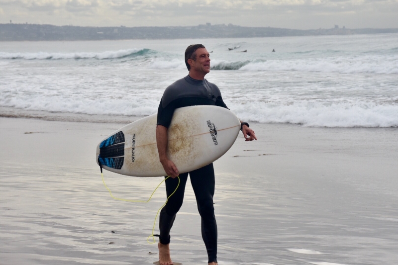 Fil-003-10 - Surfing.