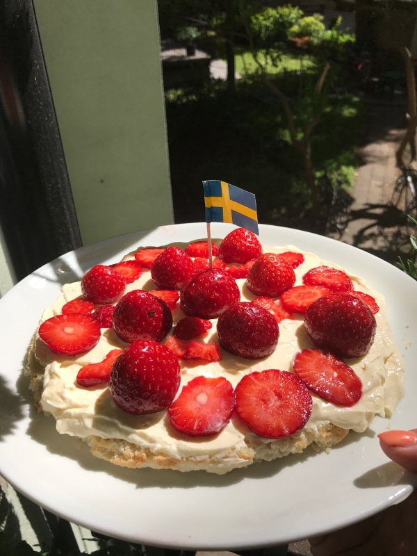 tårta - Snabbaste midsommartårtan - utan socker och gluten!