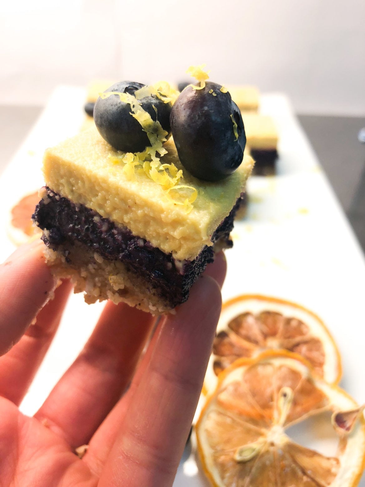 Raw citron och blåbärskaka