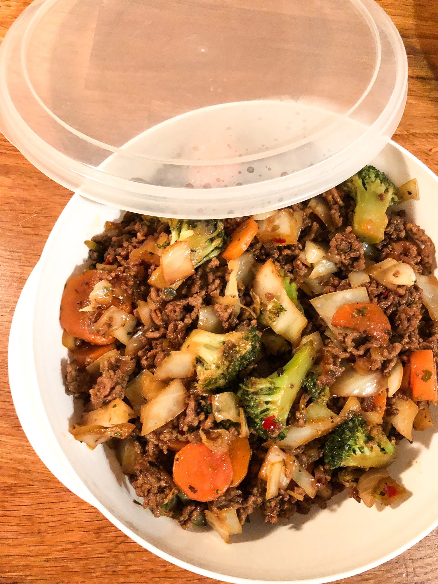 1753D001-11E1-4F9F-B988-B437558AE234 - Storkok - stekt nötfärs med vitkål, broccoli, morötter och lök