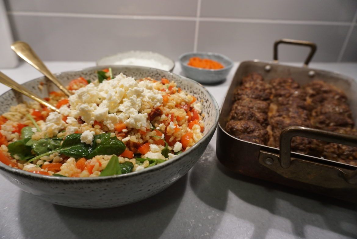 Nötfärsjärpar med bulgursallad