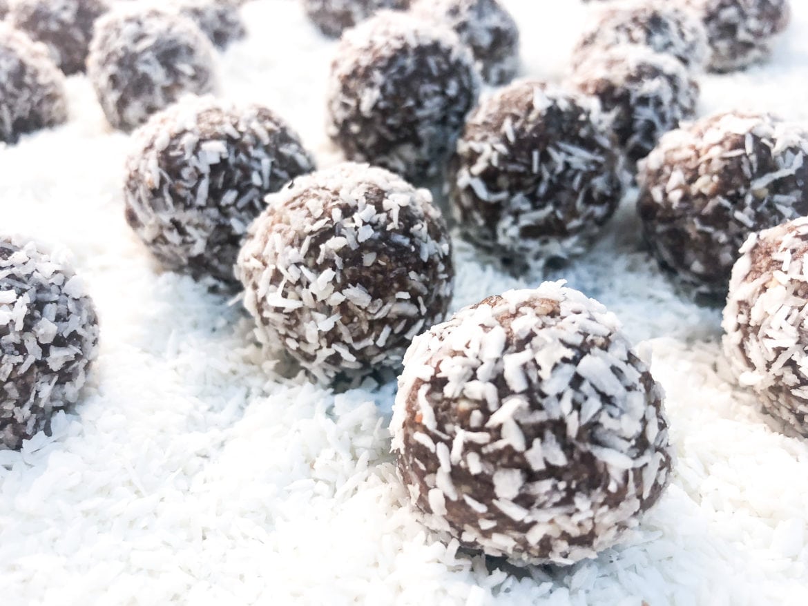 Raw chokladbollar sötade med dadlar