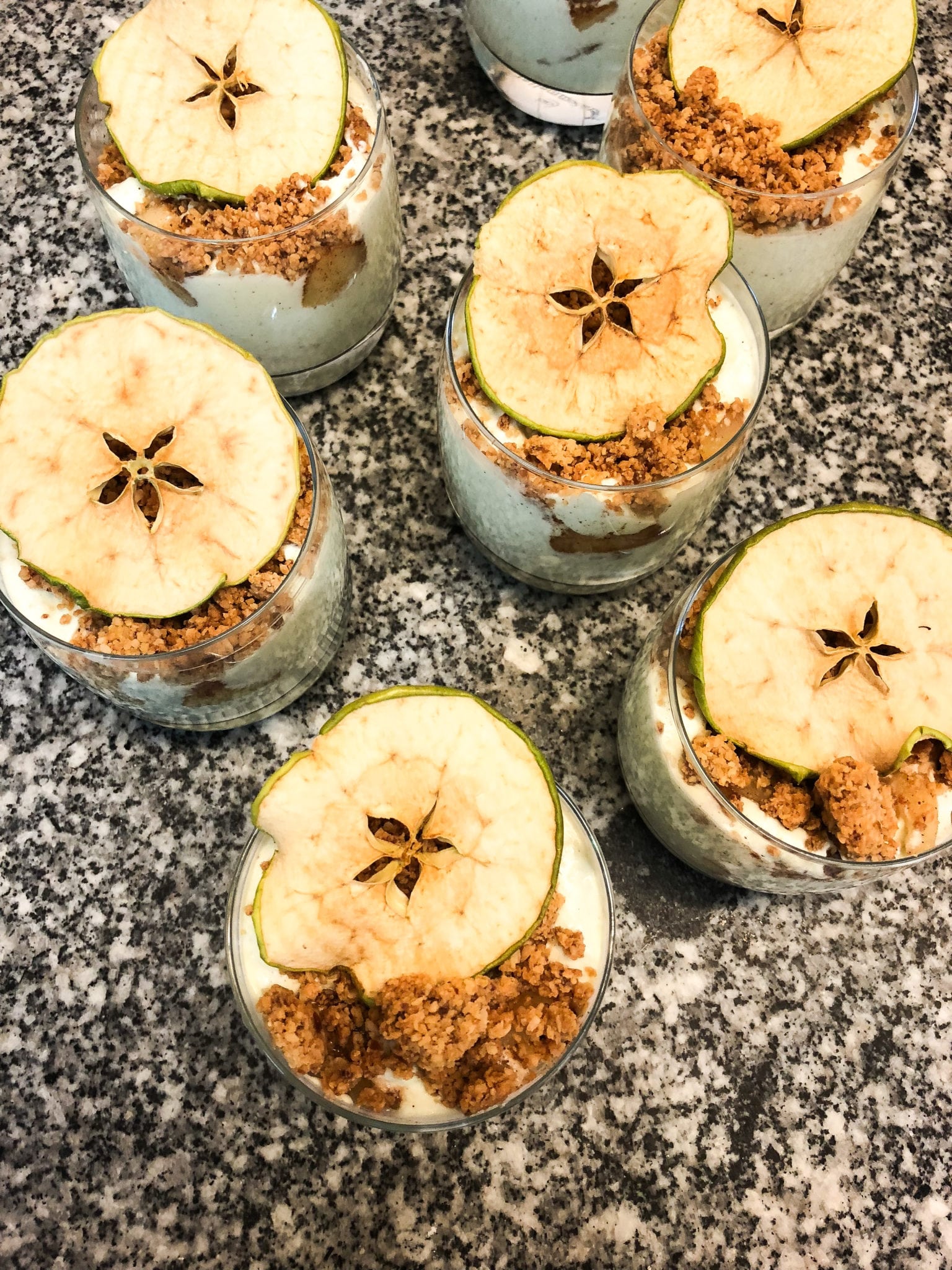 AC5D2E34-6BCC-4F22-9284-D93630A850D9 - Vegansk äppelmousse med kokoscrisp