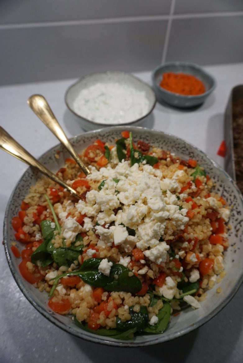 Nötfärsjärpar med bulgursallad