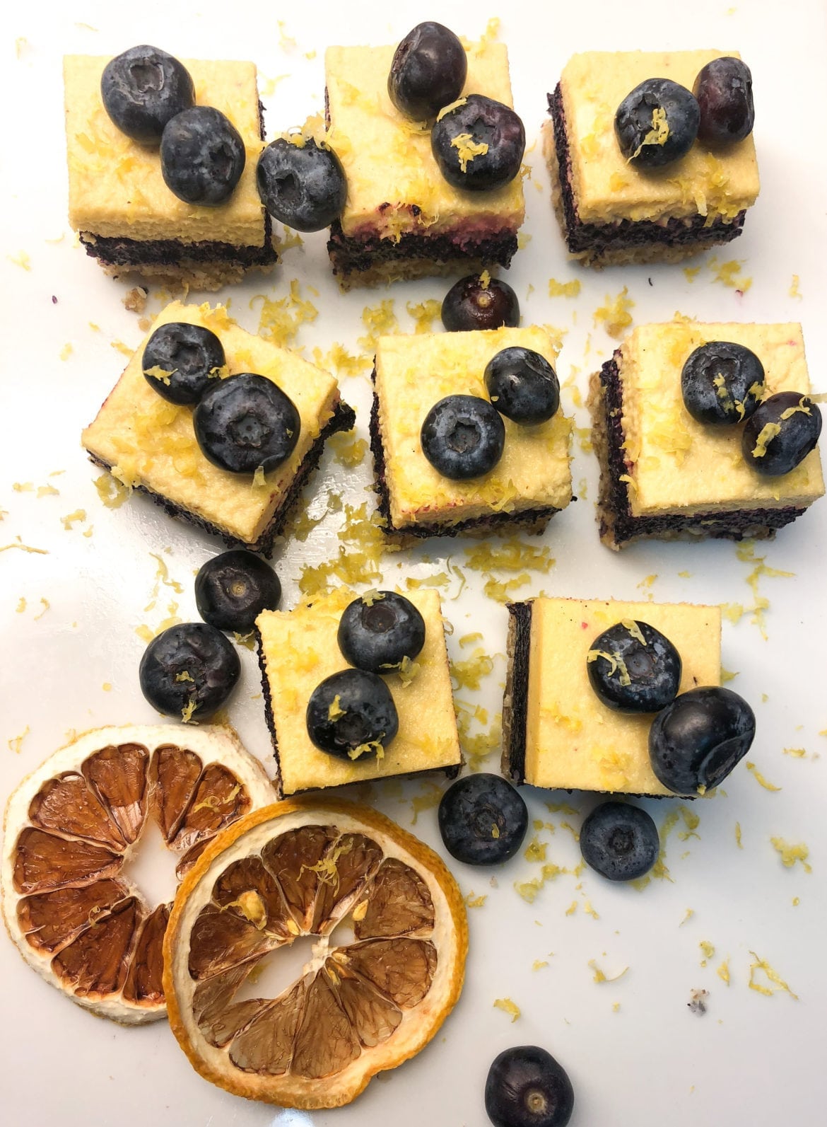 Raw citron och blåbärskaka