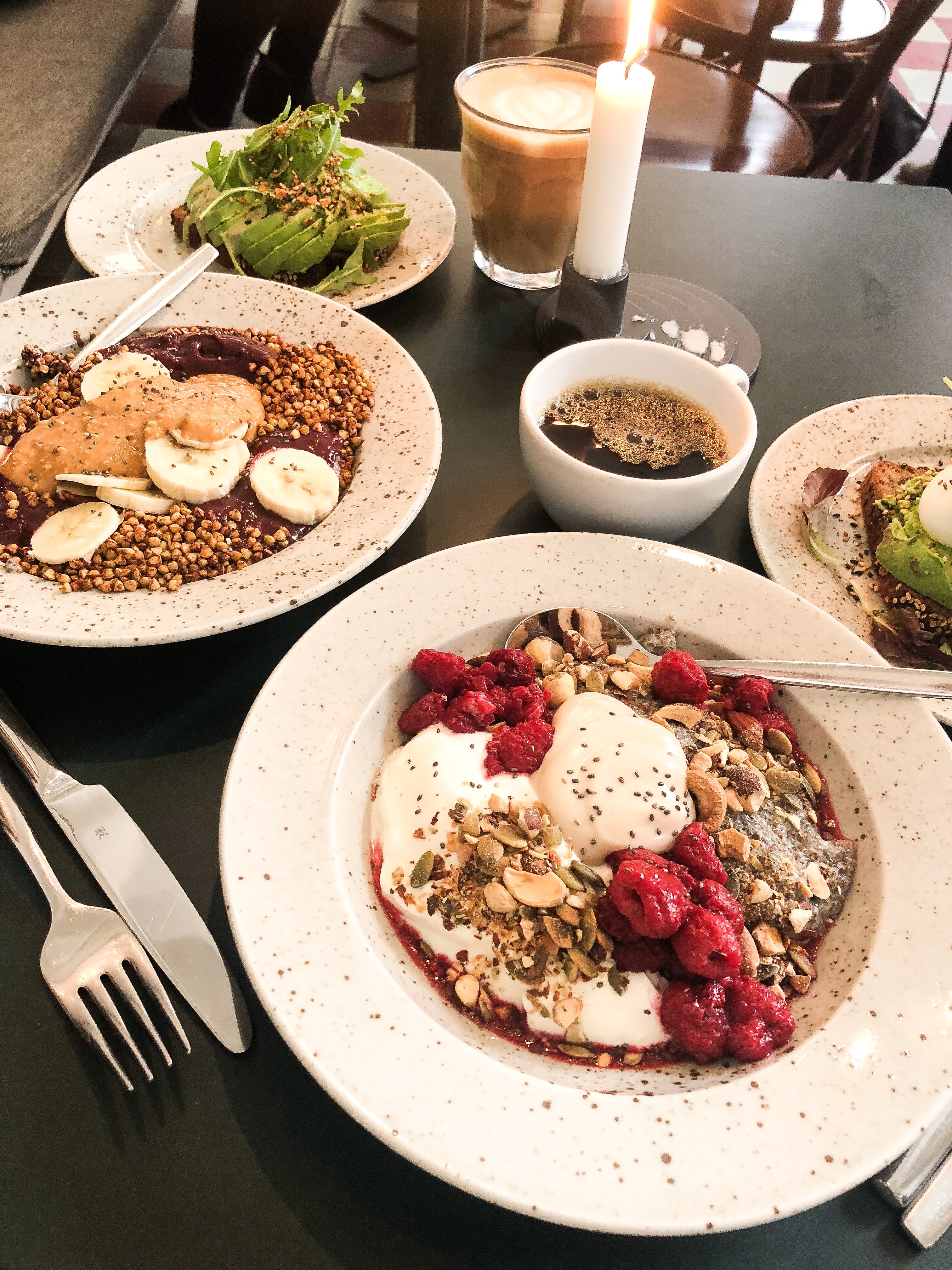 99ADEF35-5AEB-4626-B2DD-34514701A457 - smoothie bowl