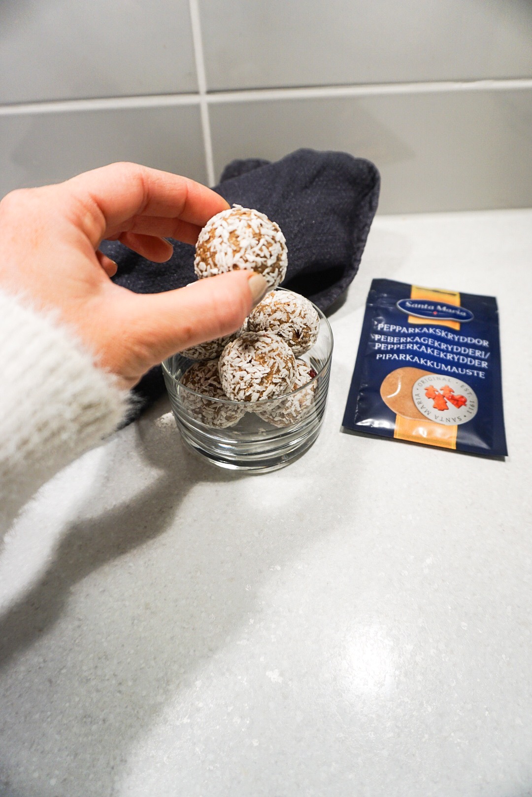 Raw pepparkaksbollar