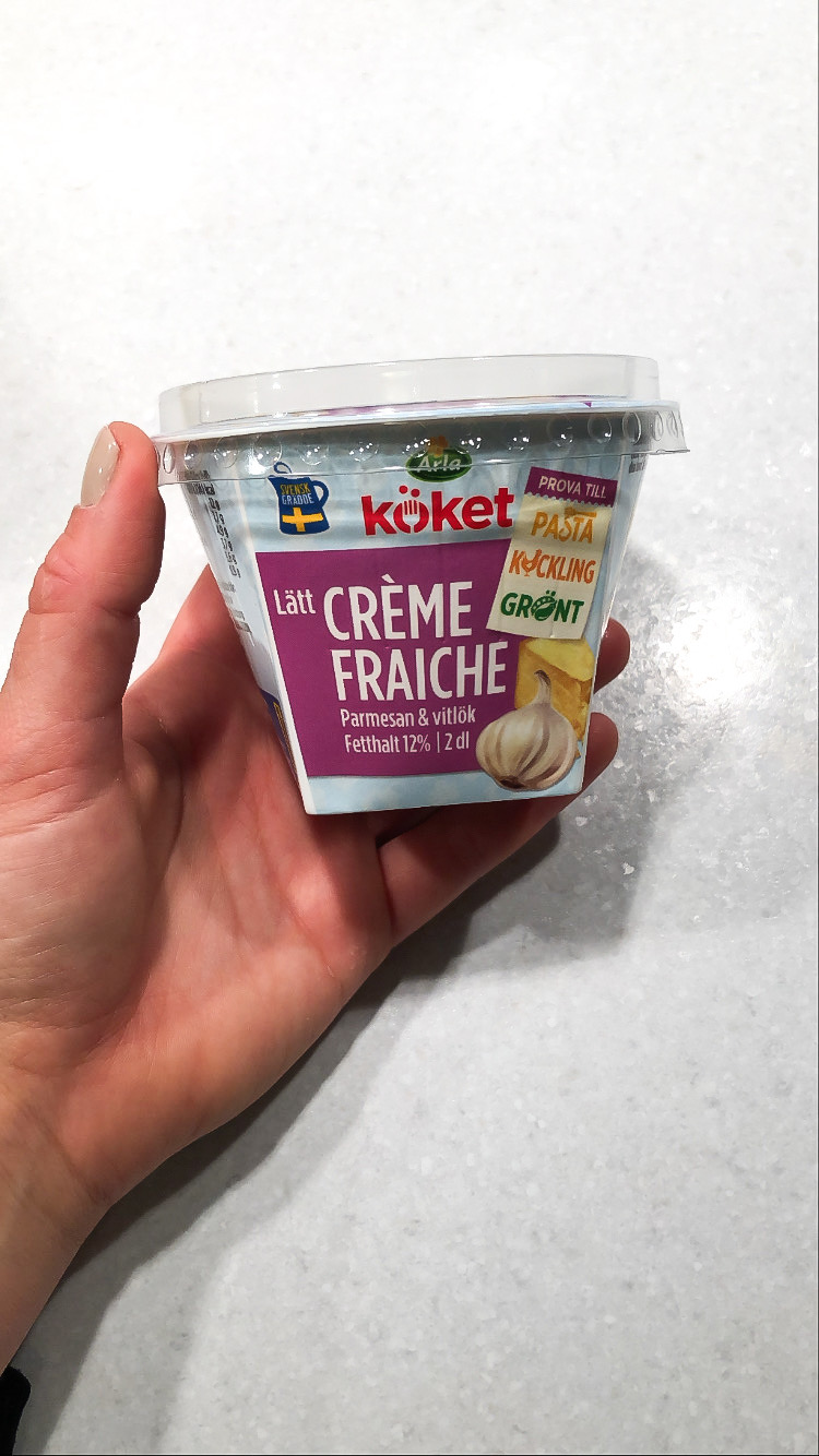 lätt crème fraiche skippasockret 