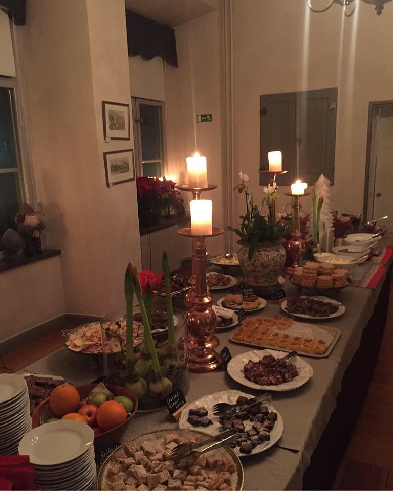 48363459_1412105472254258_8165217748683587584_n - julbord