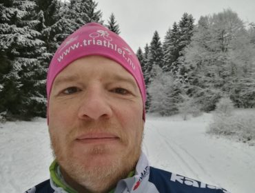 Nöjd Niclas i snö