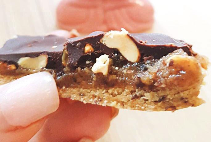 Glutenfria-jordnötsbars-684x1024-1 - Snickersbars