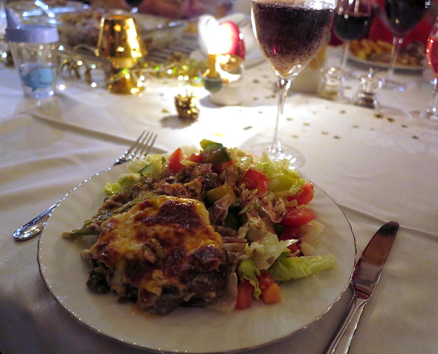 nyarsmiddag2012 nyarsmiddag2012 - Ostgratinerad älgfilé på grönsaksbädd - recept