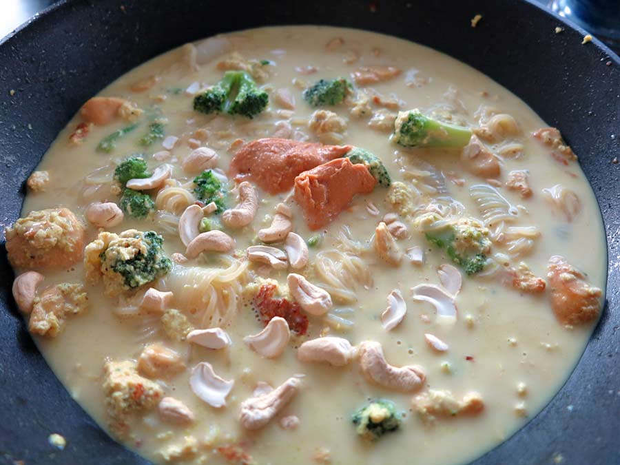 kycklingwok kycklingwok - Kycklingwok med nudlar och jordnötsmör