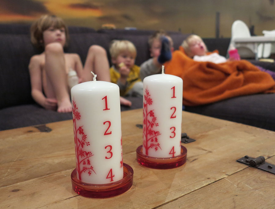 julljus_soffa julljus_soffa - Jul i vårt hus