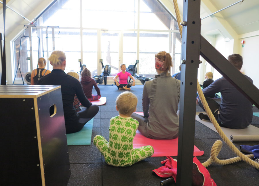 fsf_yoga1 - Frisk och Stark familj