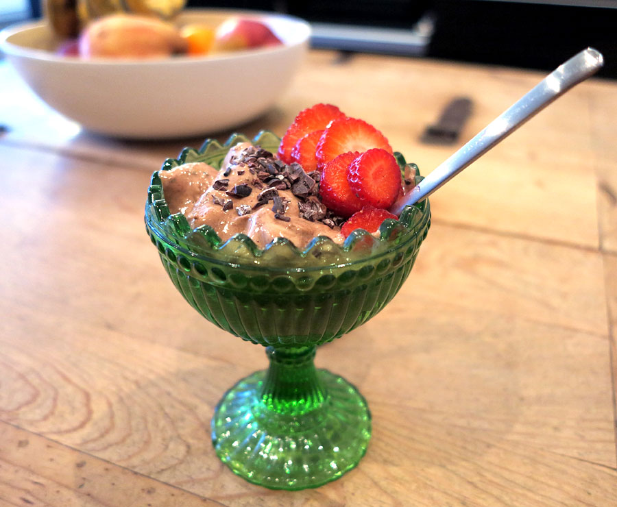 bananglass1 - Chocolate Peanut Banana - Healthy Protein Icecream Dream