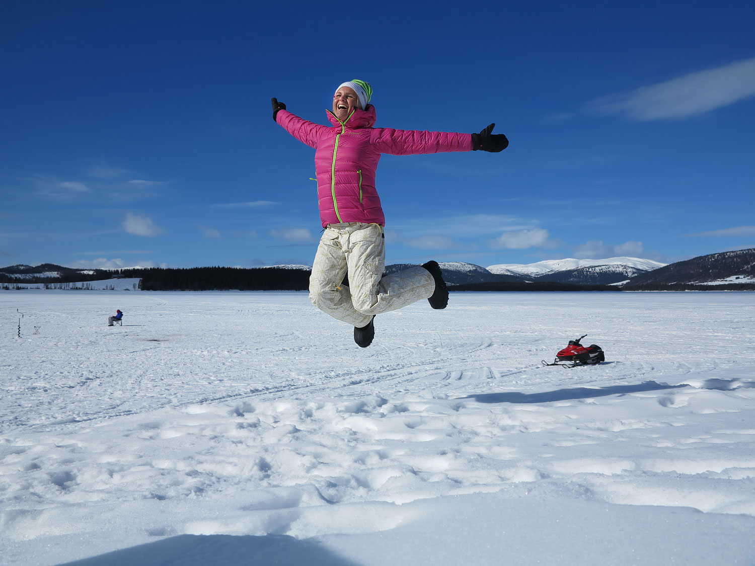 Anna hoppar, påsken 2015.