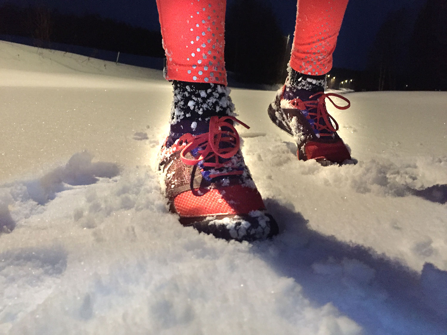 Merrellskor i snö /trendotraning