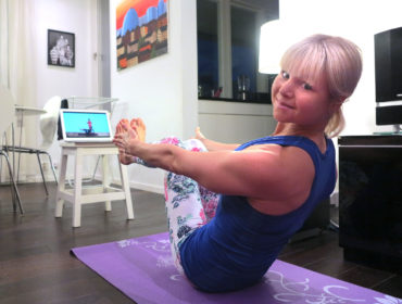 Yoga, båtens position /Anna Lissjanis