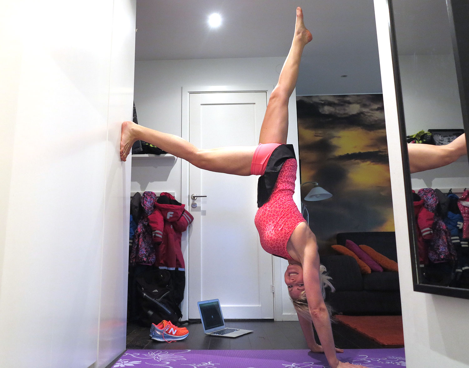 Anna Lissjanis, handstående.