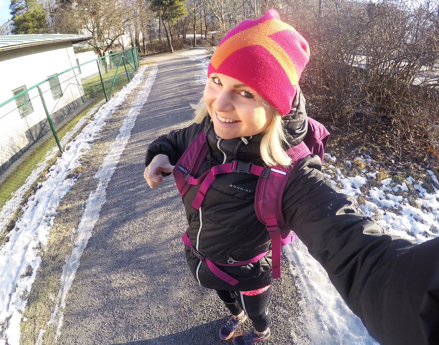 Anna med ryggsäck från Osprey.