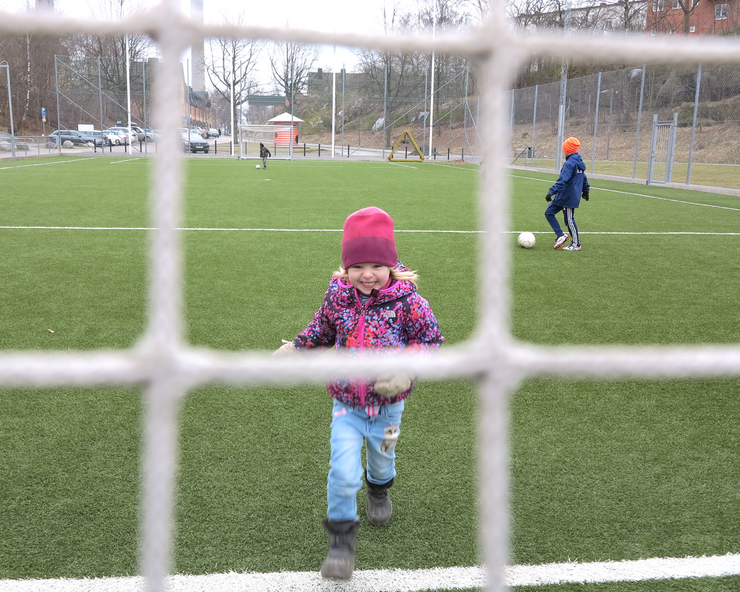 Jonna Lissjanis springer i mål.