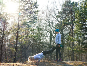 Milla & Anna - skottkärran med armhävningar.