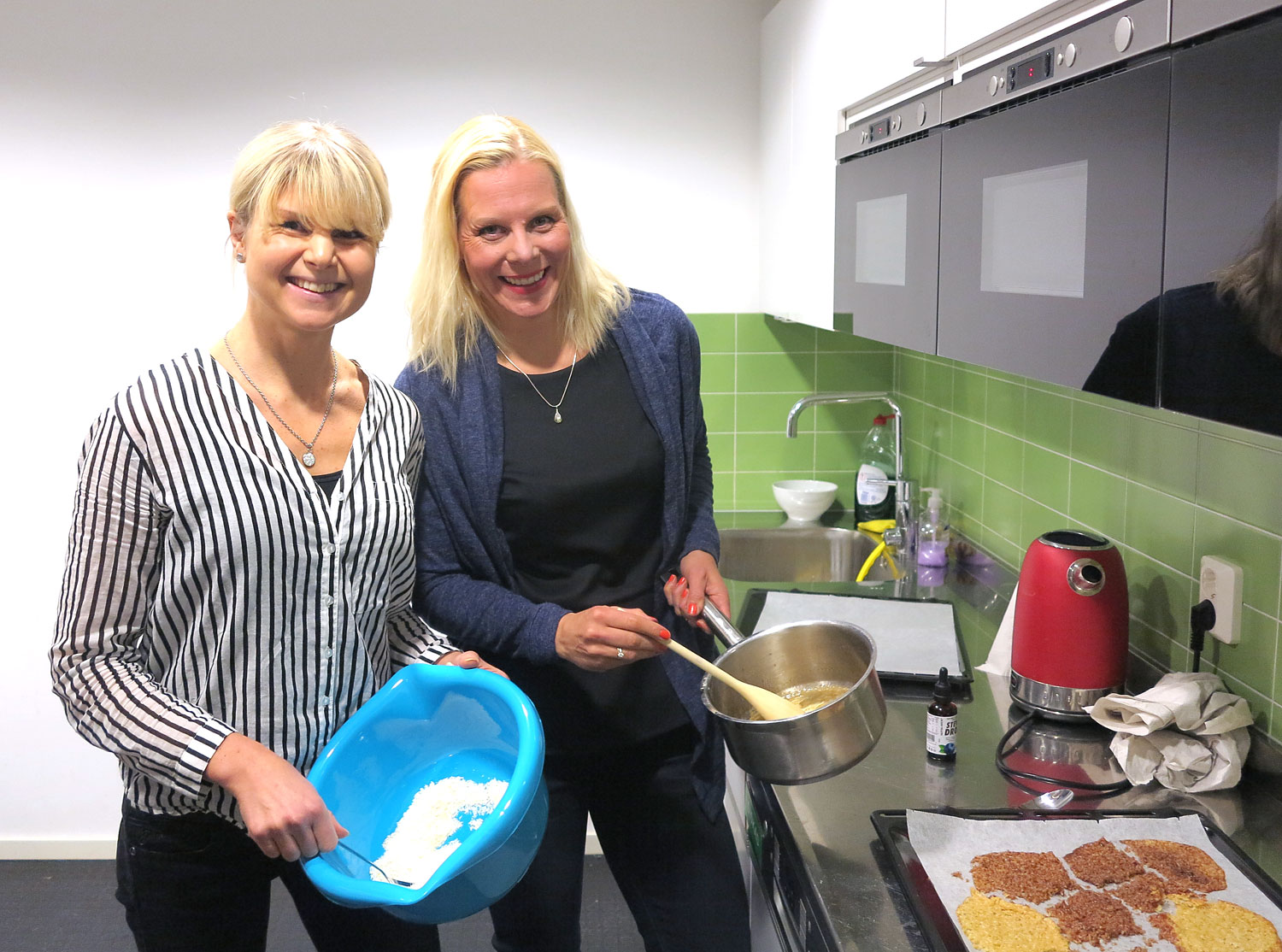 Anna Lissjanis & Milla Åkerlund bakar