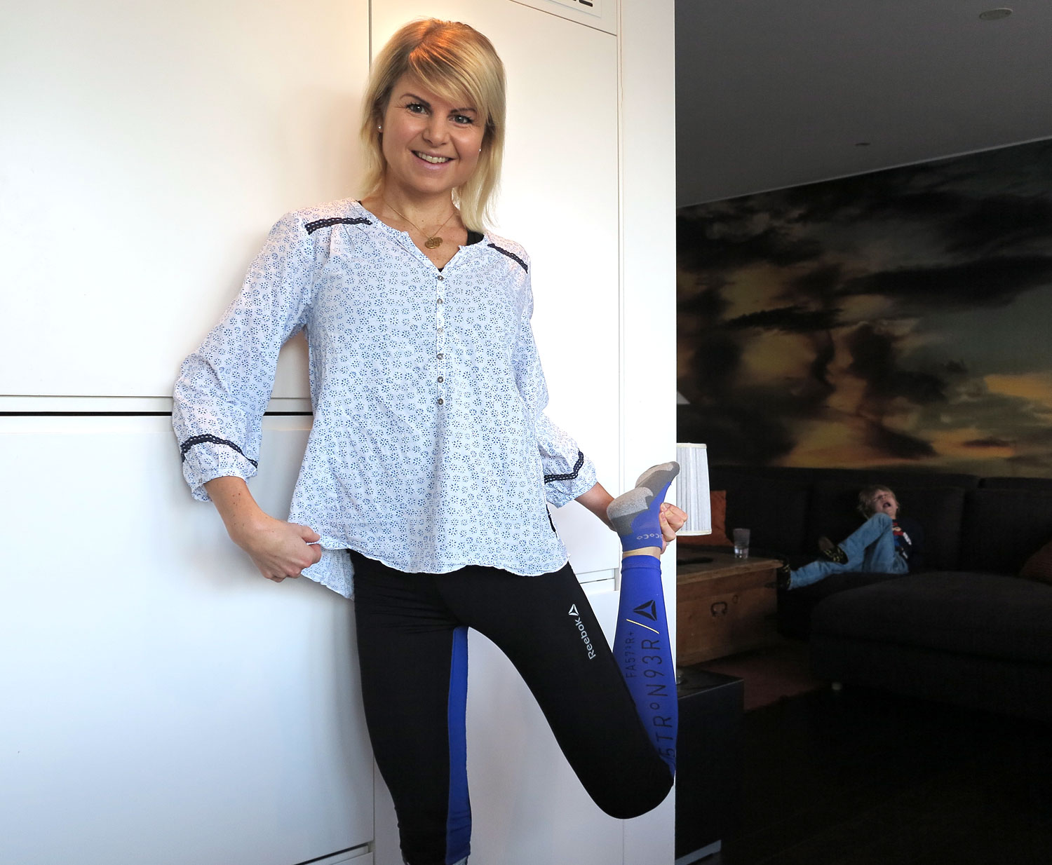 Anna Lissjanis - halvt träningsklädd.