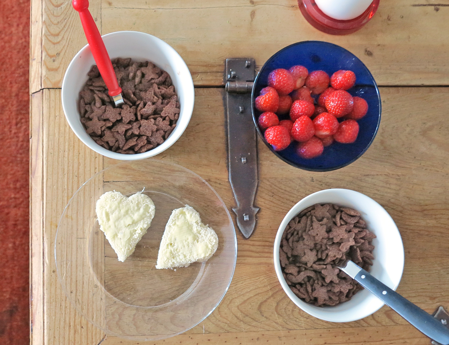 jordgubbar_chokladflingor - sommarfrukost