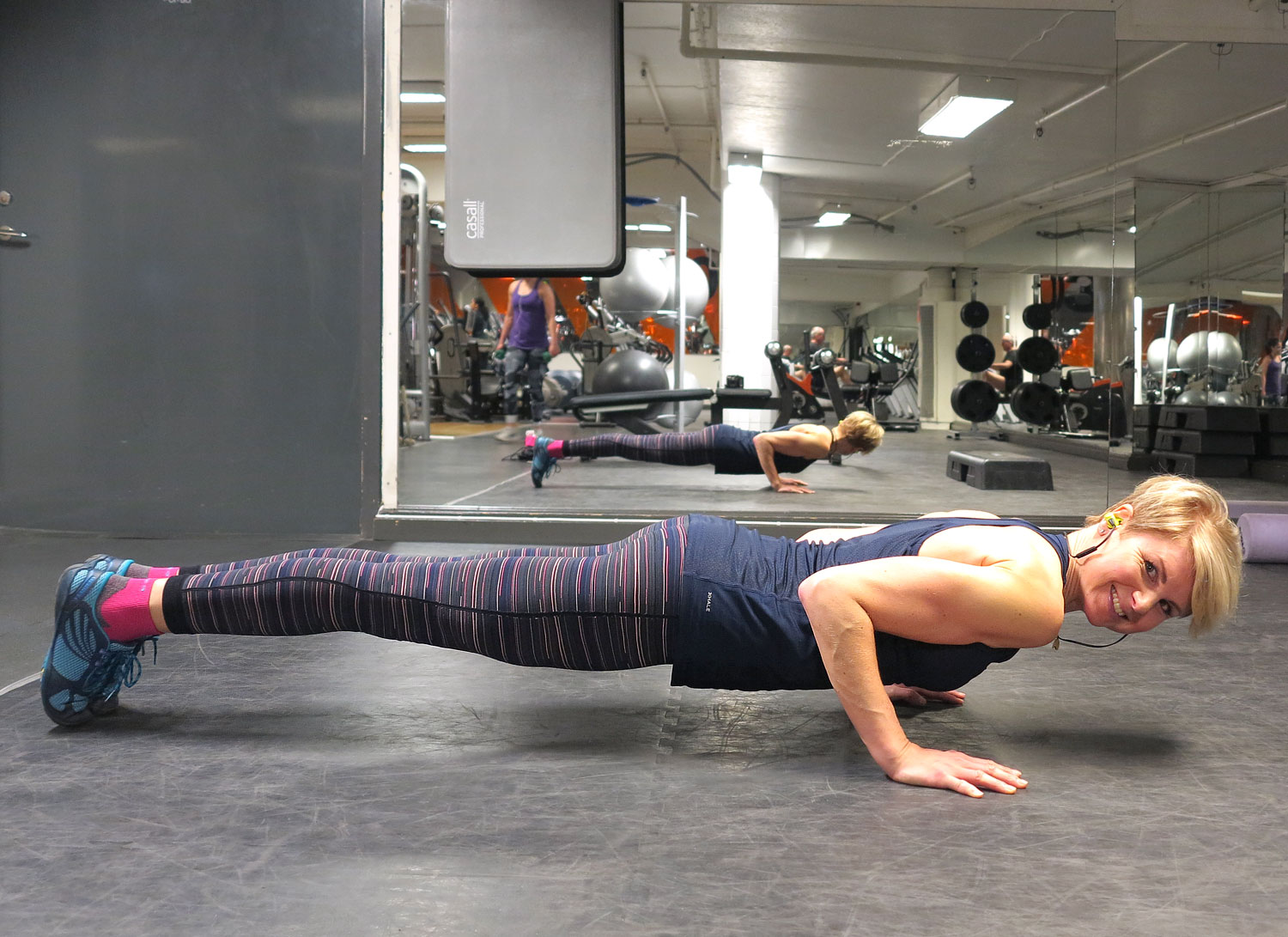 Anna Lissjanis gör smal armhävning.