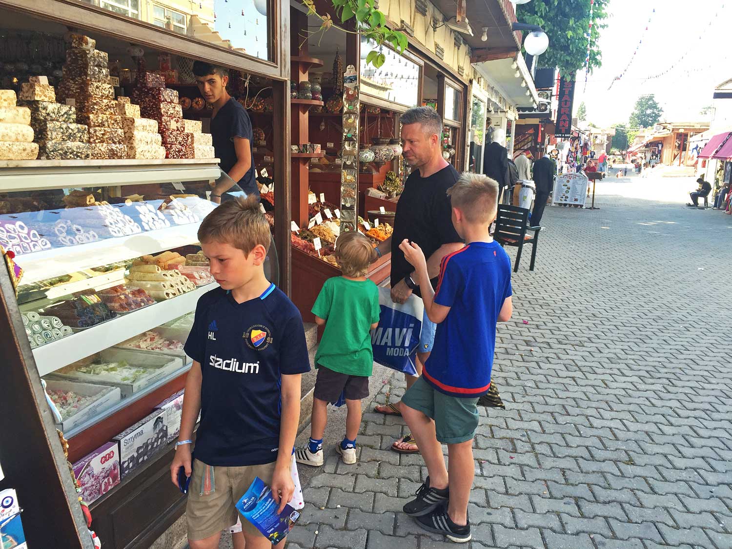 Handlar godis i Turkiet.