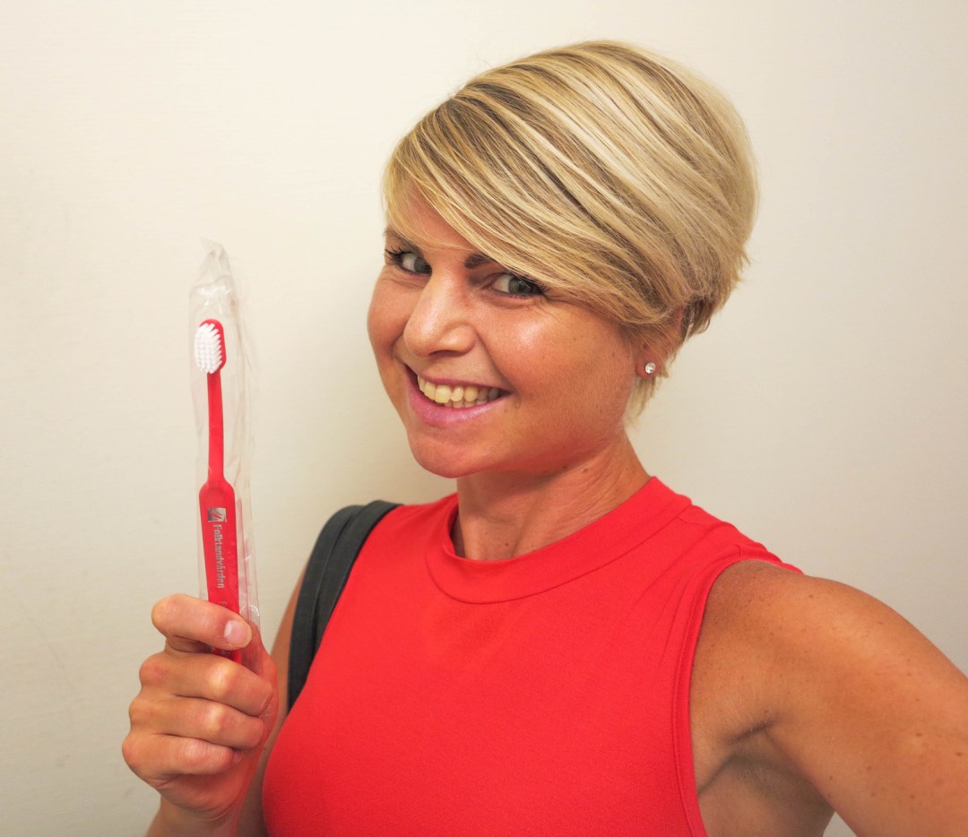 Anna Lissjanis med tandborste.