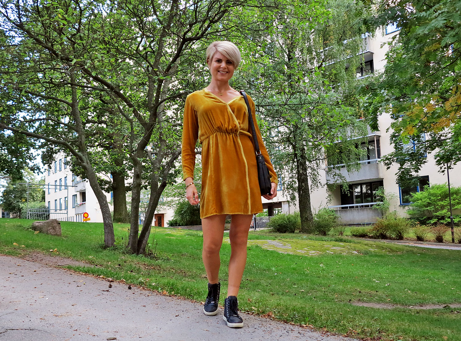 Anna Lissjanis i guldklänning