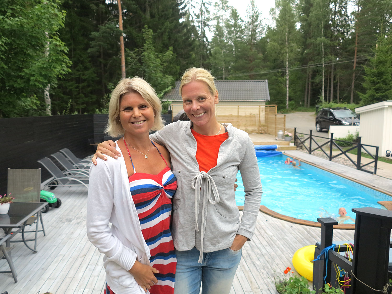 anna_milla_pool17 - leva