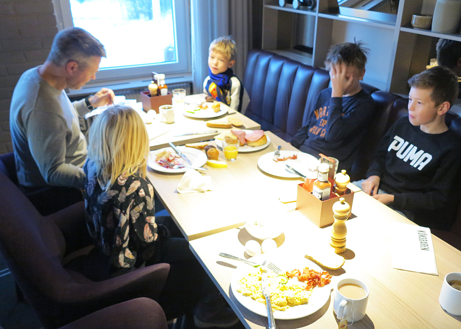 frukost_hotell_sunds - bila med barn