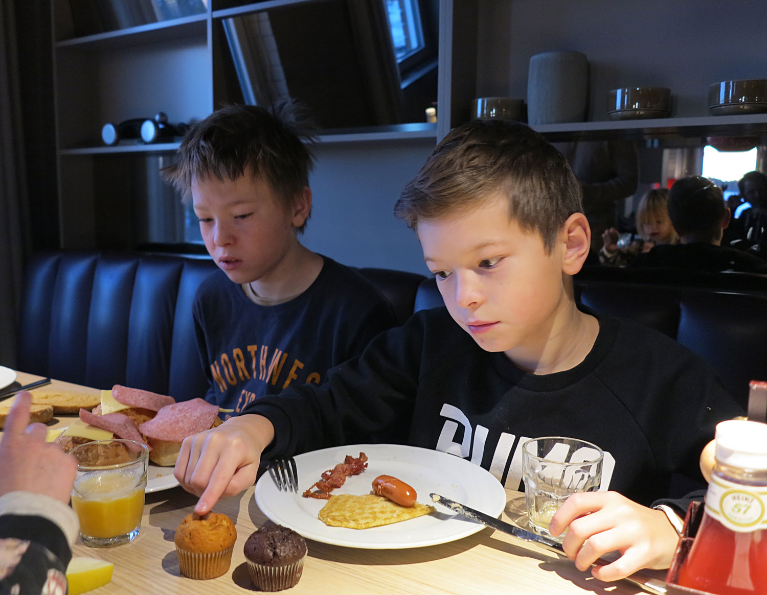 grabbarna_hotellfr - bila med barn